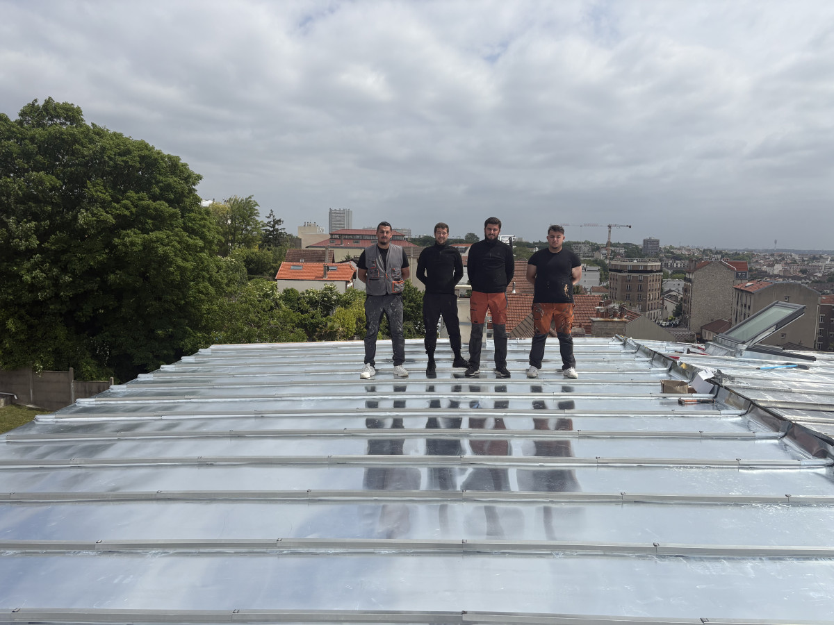 L'équipe D.FALCK COUVERTURE à ROMAINVILLE